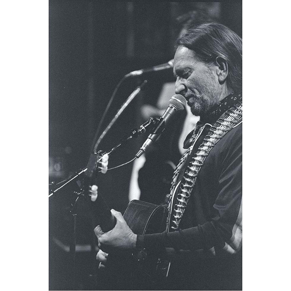 Willie Nelson performing on SNL in 1977