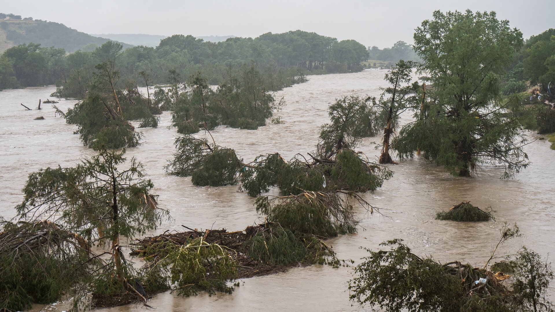 Major Texas flooding leaves 13 dead and 20 girls missing